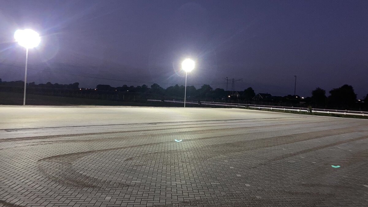 Lichtmast 8 meter met 150W LED amstel-lux armatuur 