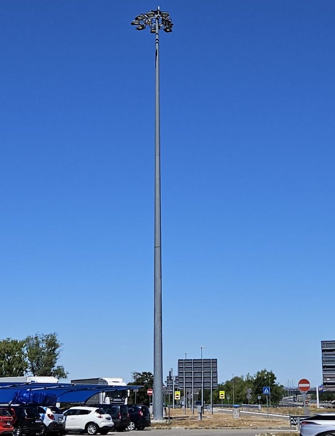 16 meter polygonale dikwandig stalen lantaarnpaal met voetplaat / montageplaat