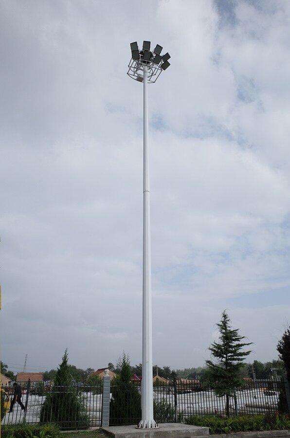 20 meter hoge highmast lichtmast lichtpaal terreinverlichting haven werf industrieterrein parkeerplaats