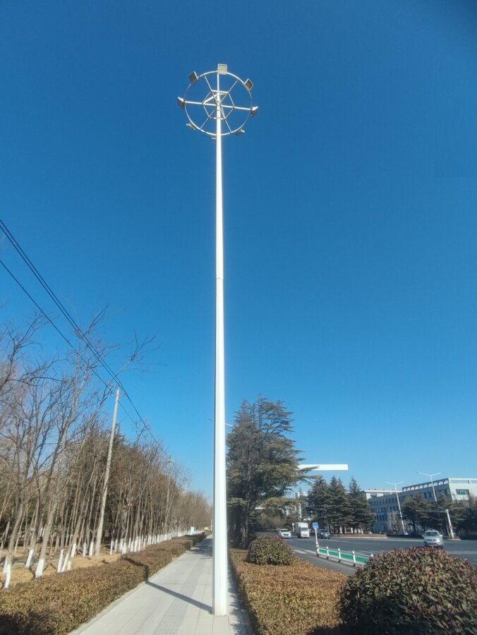 20 meter hoge highmast lichtmast lichtpaal terreinverlichting haven werf industrieterrein parkeerplaats