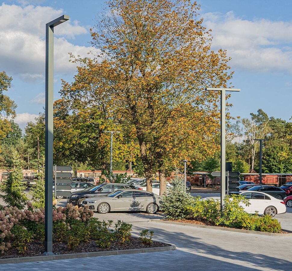 LINE I LED lichtmast / lantaarnpaal in twee varianten: zwart en grijs