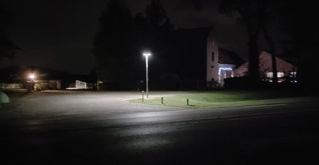 ACTIE : HYBRIDE LED solar + 230V lantaarnpaal armatuur + zonnepaneel + afstandsbediening 3cel-maxilux 20W / 2400 Lumen
