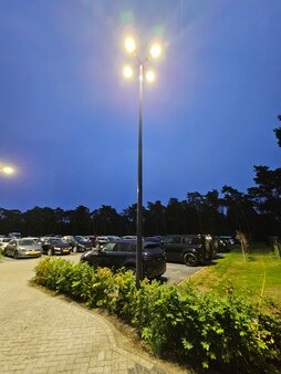 LED lichtmast met 4 lampen voor plein en terrein verlichting  LED lichtmast met 4 lampen voor plein en terrein verlichting