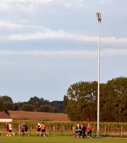 Lampenrek voor sportveld verlichting