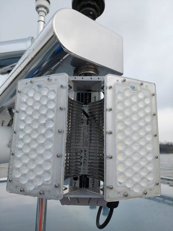 XLT 200W LED schijnwerper op schip- boot . lichthoek 30-60 graden