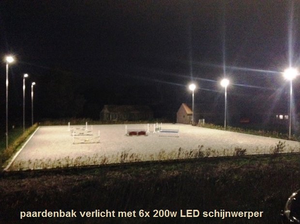 6x 200W XLT LED verlichting paardenbak paardepiste