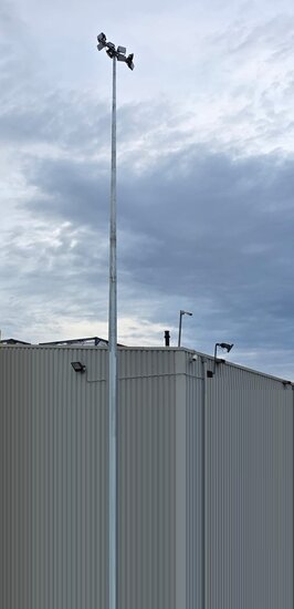 16 meter polygonale dikwandig stalen lantaarnpaal met voetplaat / montageplaat Botlek Rotterdam