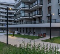 LINE I LED lichtmast / lantaarnpaal in twee varianten: zwart en grijs