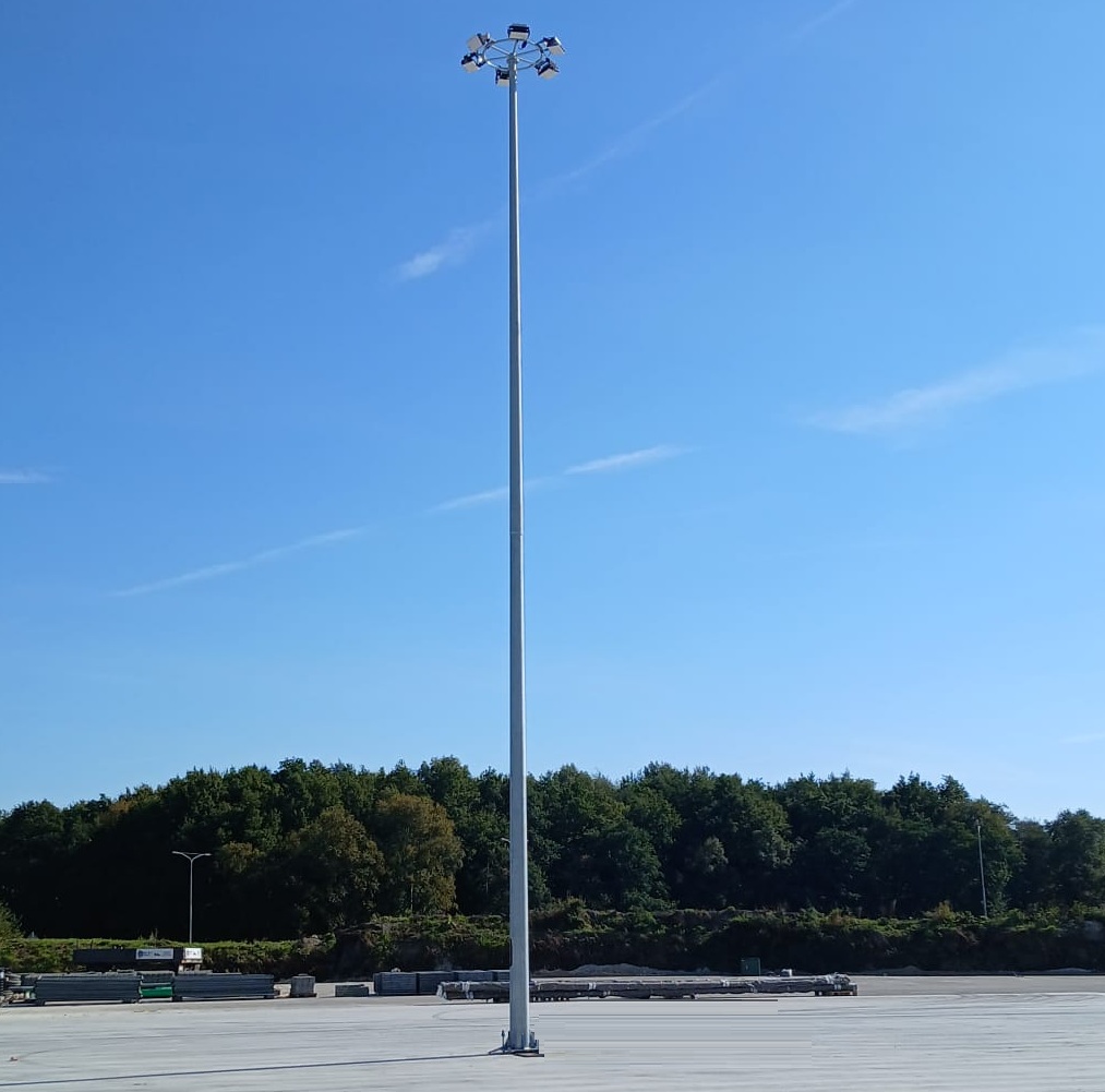 16 meter polygonale dikwandig stalen lantaarnpaal met voetplaat / montageplaat