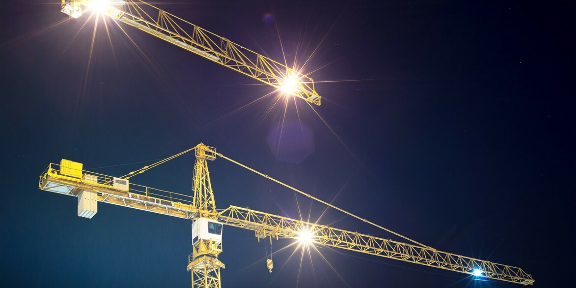 Heavy-duty-LED-lighting-for-industrial-cranes