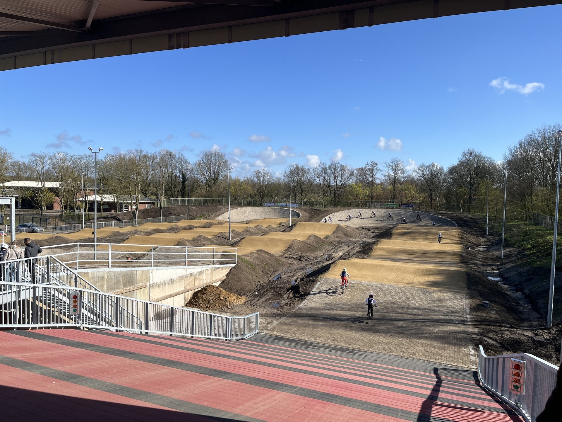 bmx-track sport lighting lichtmasten en vocare xlt-300w on-top verlichting