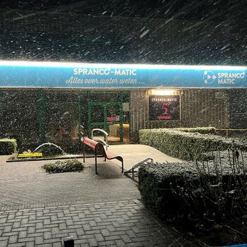 Line lighting on the facade