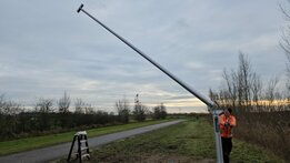 Hinge Tilt mast 8 meter anodized aluminum heavy-duty with base plate